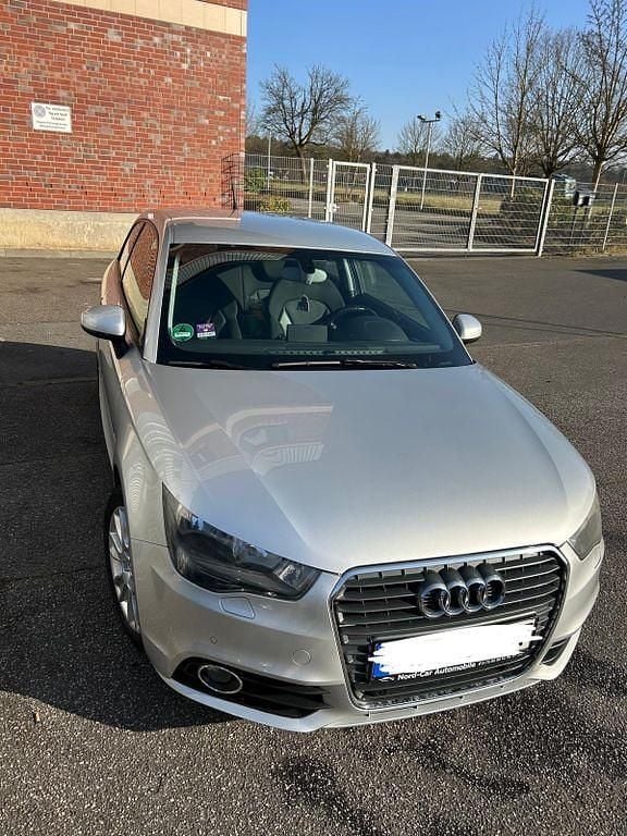Silber Gebraucht 2011 Audi A1 Ambition Kleinwagen | 10.700 € (Etwas zu teuer) - Bild 1/4