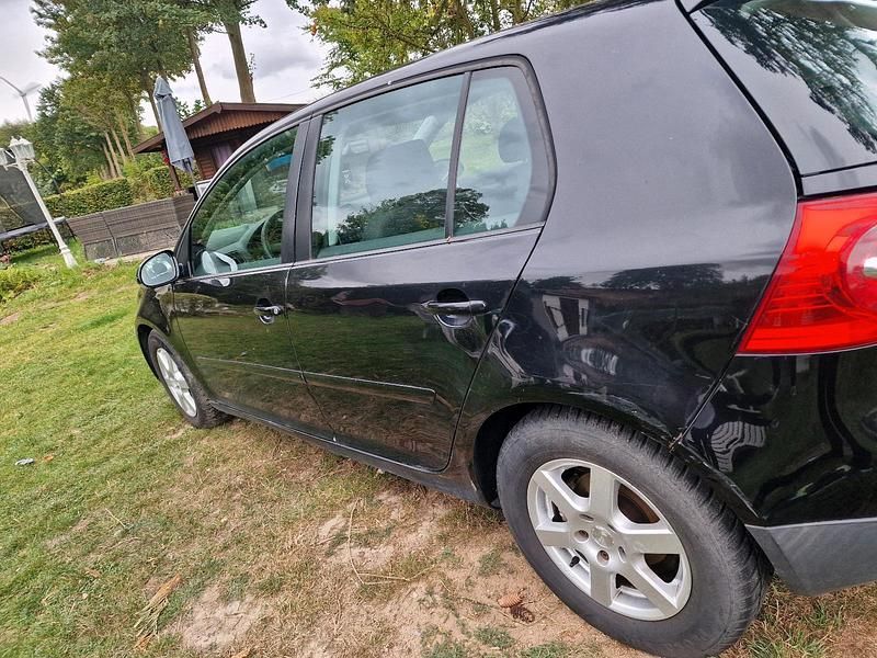 Schwarz Gebraucht 2005 VW Golf V Kleinwagen | 2.500 € (Fairer Preis) - Bild 1/4