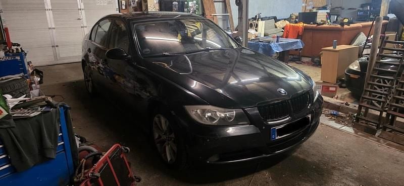Schwarz Gebraucht 2007 BMW 320 Limousine | 3.150 € (Superpreis) - Bild 1/4