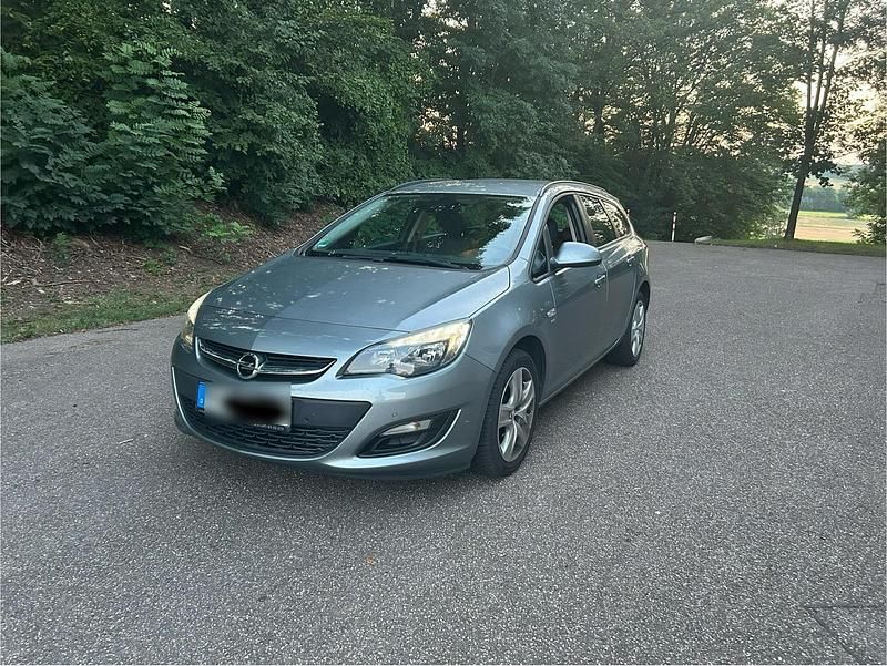 Gebraucht Opel Astra 140 PS (102 kW) 2014 Grau Kombi