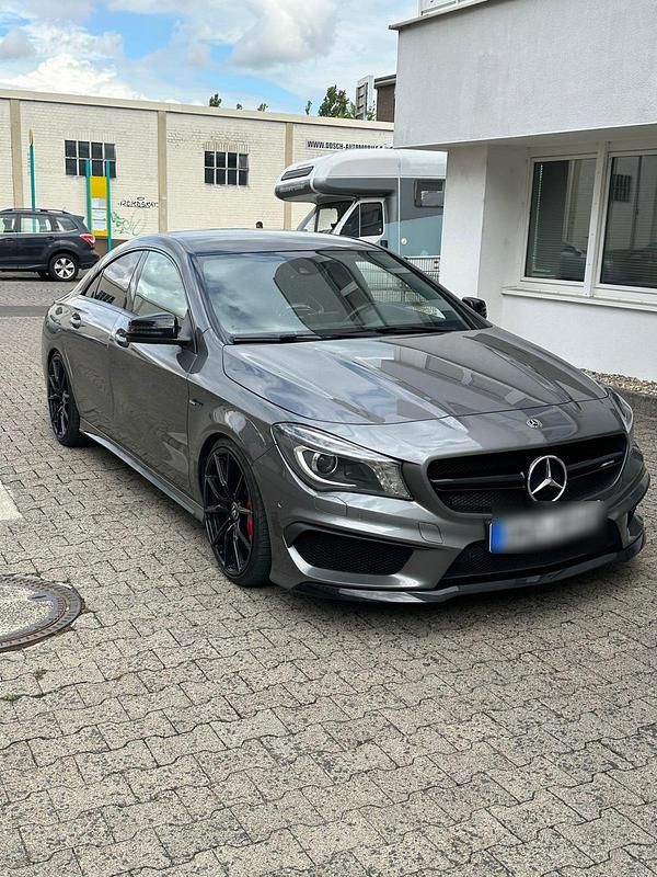 Grau Gebraucht 2014 Mercedes CLA45 AMG AMG Limousine | 23.900 € (Fairer Preis) - Bild 1/4