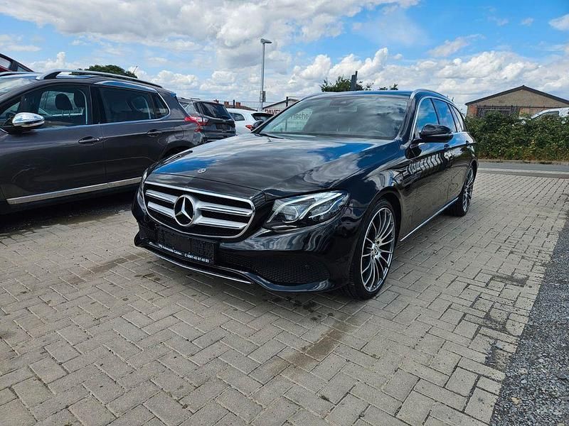 Schwarz Gebraucht 2017 Mercedes E220 Kombi | 19.950 € (Fairer Preis) - Bild 1/4
