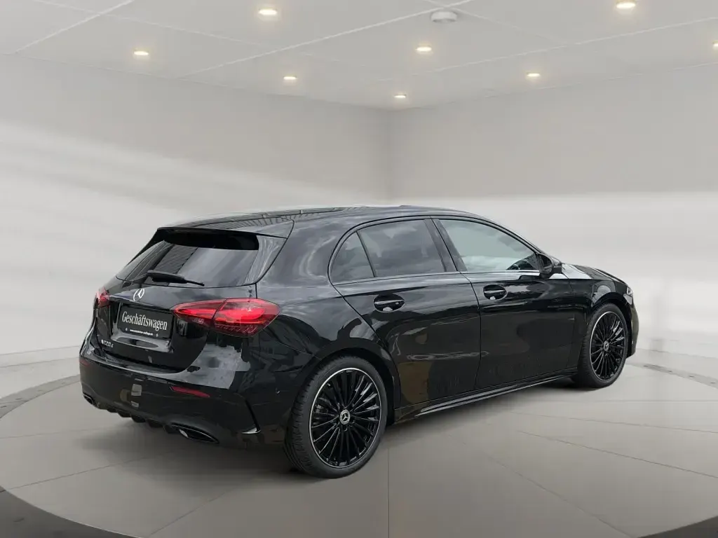 Gebraucht Mercedes A220 190 PS (139 kW) 2026 Kosmosschwarz metallic Limousine