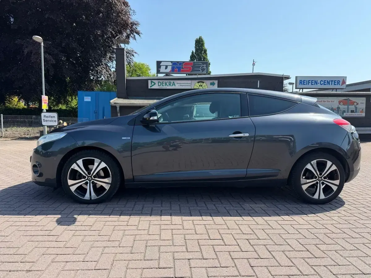 Gebraucht Renault Mégane Coupé Bose Edition 131 PS (96 kW) 2011 Grau Coupé