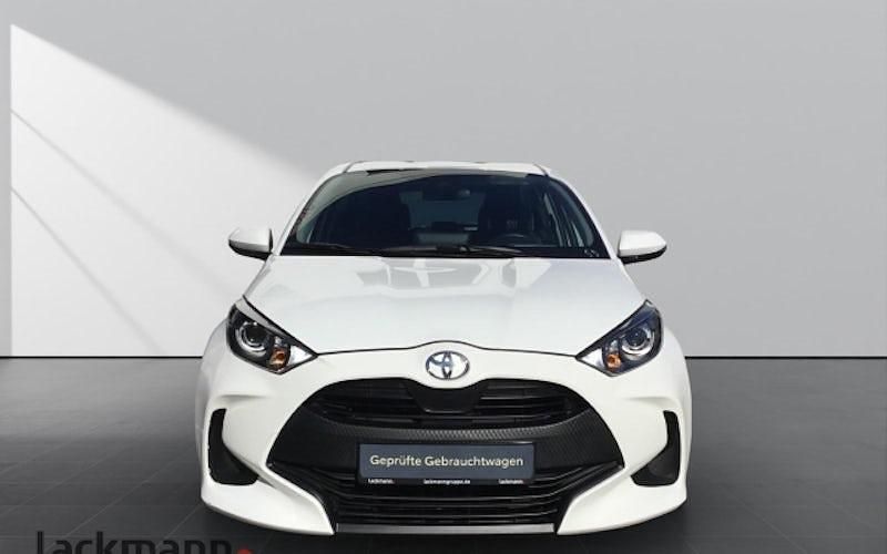Gebraucht Toyota Yaris Comfort 72 PS (52 kW) 2023 Weiss Kleinwagen