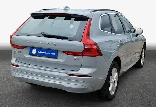 Używany Volvo XC60 Core 197 KM (144 kW) 2024 Szary SUV