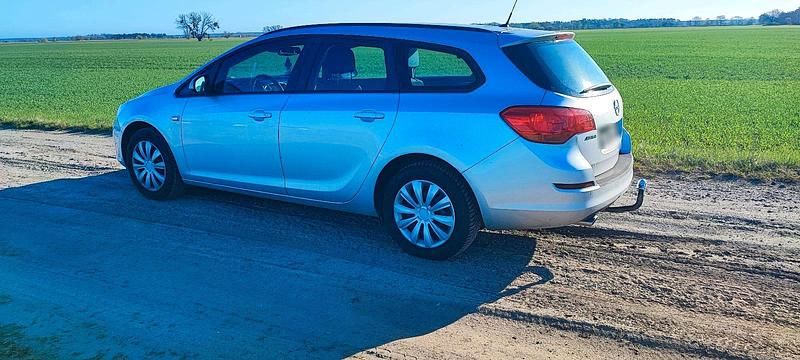 Second-hand Opel Astra 140 CP (102 kW) 2011 Argintiu Break