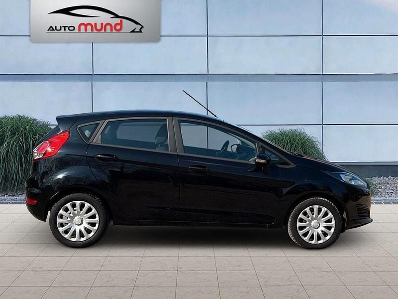 Gebraucht Ford Fiesta Trend 65 PS (47 kW) 2015 Schwarz Kleinwagen