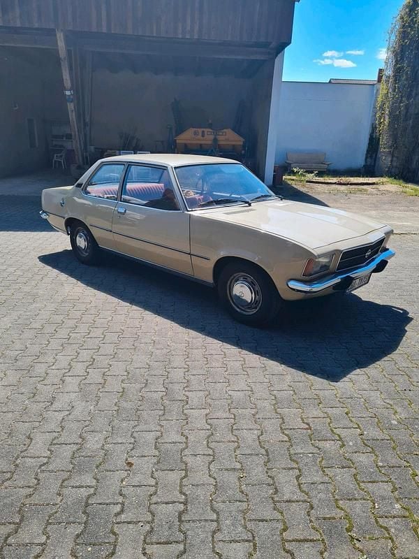 Beige Gebraucht 1975 Opel Rekord Limousine | 5.000 € - Bild 1/4
