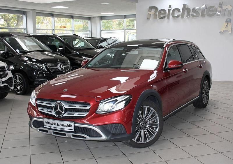 Rot (metallic) Gebraucht 2019 Mercedes E400 Kombi | 39.980 € (Fairer Preis) - Bild 1/4
