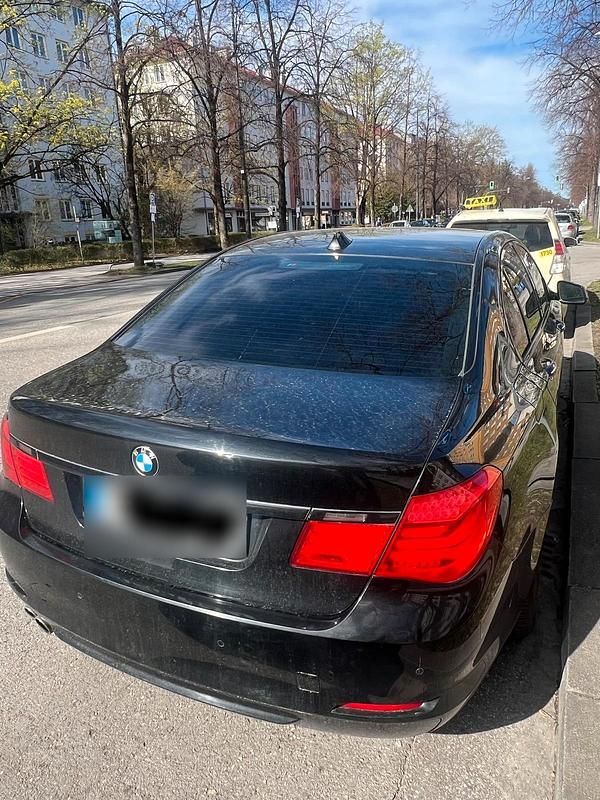 Second-hand BMW 730 245 CP (180 kW) 2011 Negru Berlinǎ