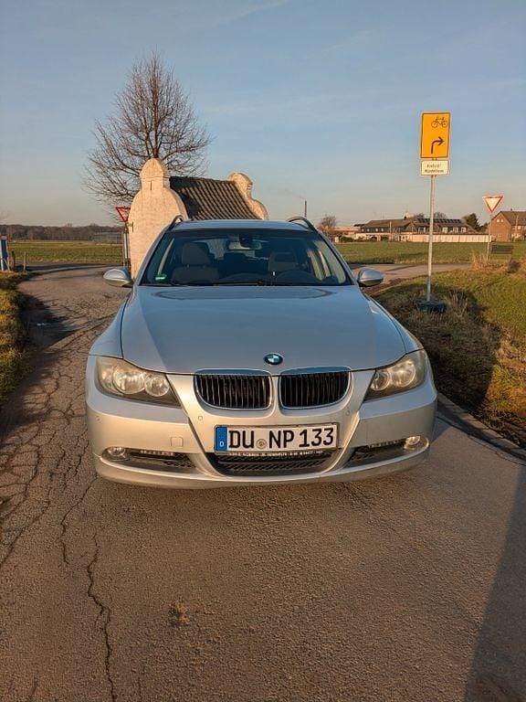 Silber Gebraucht 2006 BMW 320 Kombi | 2.500 € (Guter Preis) - Bild 1/4