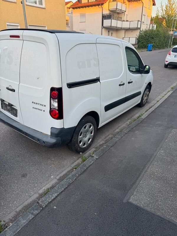 Weiß Gebraucht 2013 Peugeot Partner Van / Kleinbus | 5.700 € (Fairer Preis) - Bild 1/4