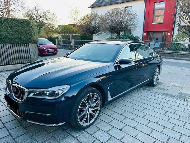 Gebraucht BMW 740 iPerformance 326 PS (239 kW) 2017 Blau Limousine