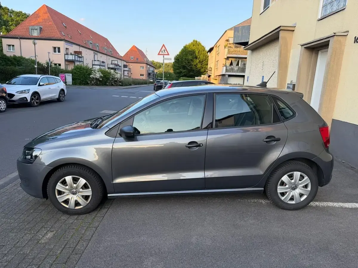 Gebraucht VW Polo 69 PS (50 kW) 2010 Grau Kleinwagen
