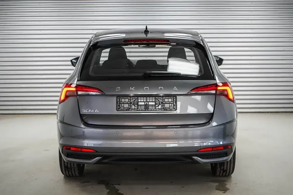 Neu Skoda Scala Selection 116 PS (85 kW) 2026 Grau Kleinwagen
