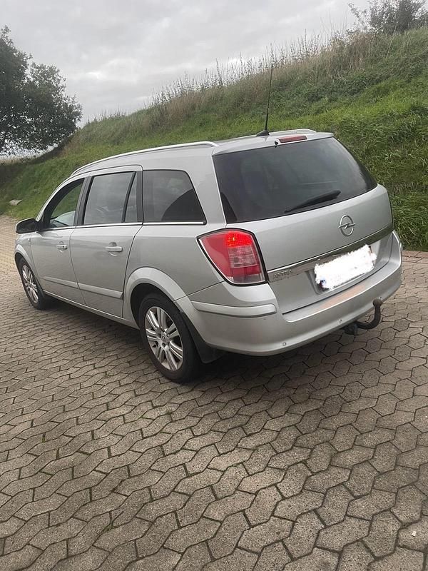 Second-hand Opel Astra 116 CP (85 kW) 2009 Gri Break
