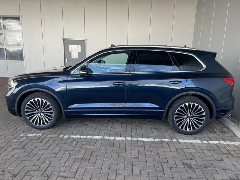 Gebraucht VW Touareg Elegance 286 PS (210 kW) 2023 Meloe blue kristalleffekt (blau) SUV