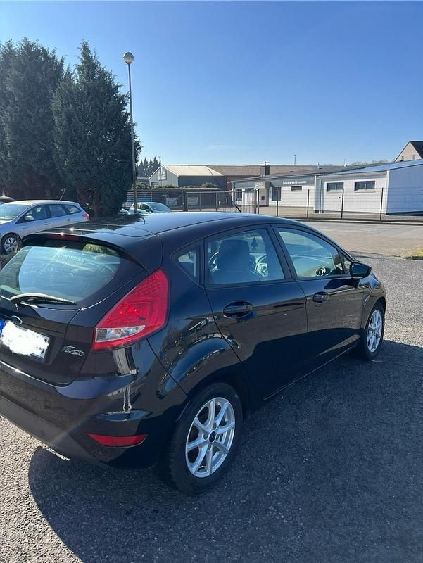 Gebraucht Ford Fiesta 82 PS (60 kW) 2012 Schwarz Kleinwagen