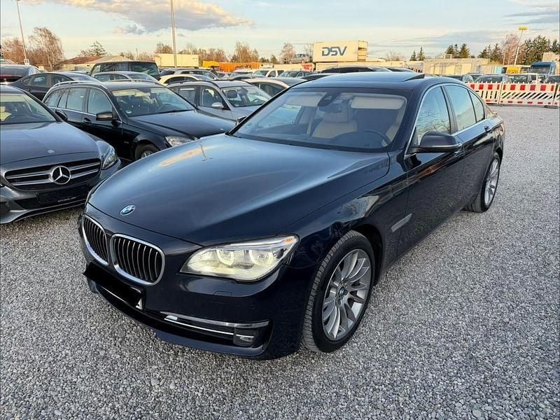 Gebraucht BMW 750 449 PS (330 kW) 2012 Blau Limousine