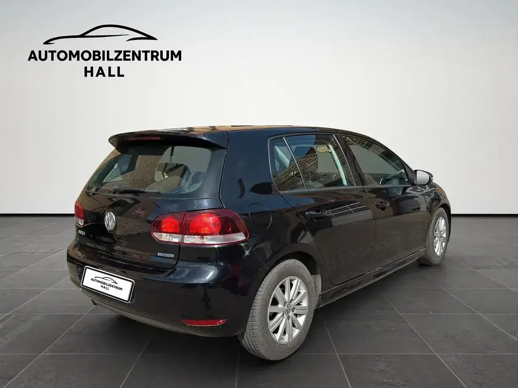 Second-hand VW Golf VII Trendline 105 CP (77 kW) 2012 Negru Berlinǎ