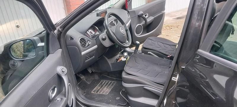 Gebraucht Renault Clio GrandTour 95 PS (69 kW) 2011 Schwarz Kombi