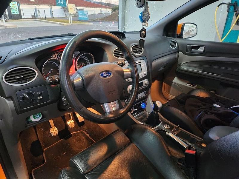 Gebraucht Ford Focus ST 226 PS (166 kW) 2009 Orange Limousine