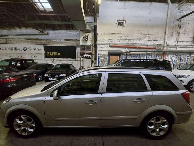 Gebraucht Opel Astra Edition 105 PS (77 kW) 2005 Silber Kombi