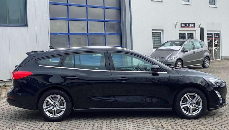 Gebraucht Ford Focus Cool & Connect 125 PS (91 kW) 2020 Obsidianschwarz metallic Kombi