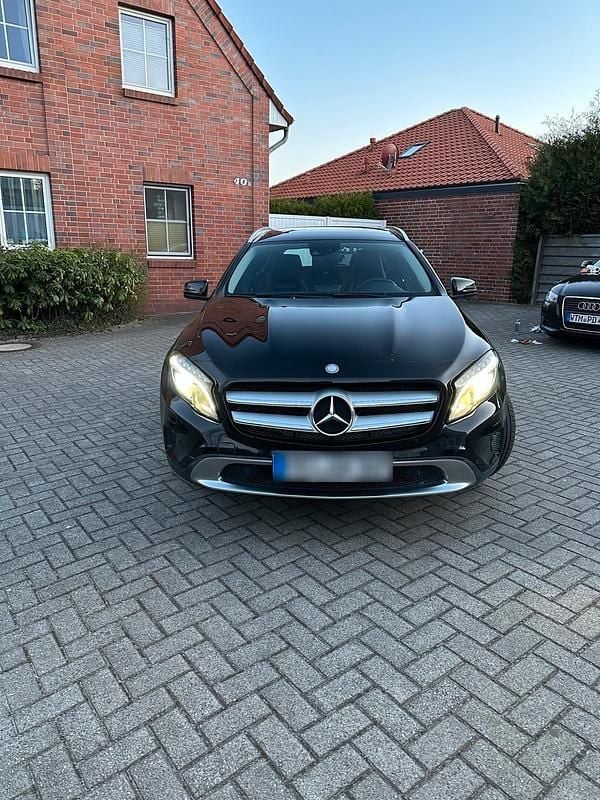 Gebraucht Mercedes GLA200 136 PS (100 kW) 2014 Schwarz SUV