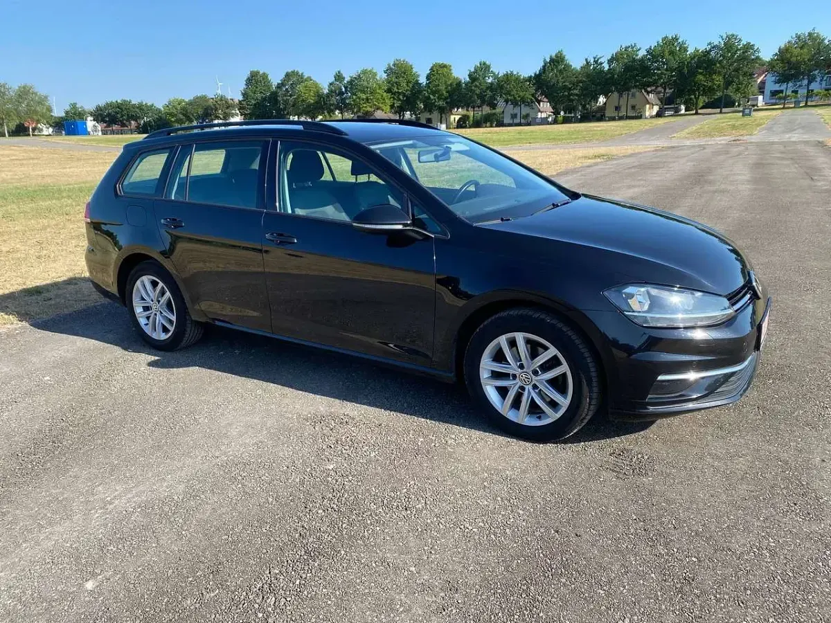 Gebraucht VW Golf VII Comfortline 150 PS (110 kW) 2020 Deep black perleffekt Kombi