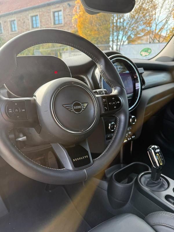 Gebraucht Mini Cooper SE Resolute Edition 135 kW (184 PS) 2023 Schwarz Kleinwagen