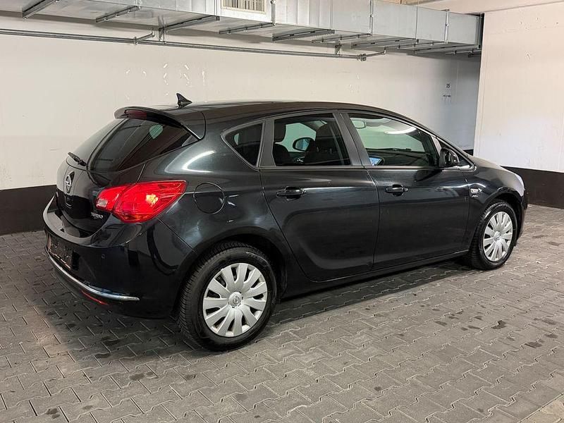 Gebraucht Opel Astra Active 140 PS (102 kW) 2013 Schwarz Limousine
