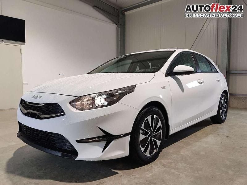 Cassaweiß Neu 2025 Kia Ceed Limousine | 20.350 € (Guter Preis) - Bild 1/4