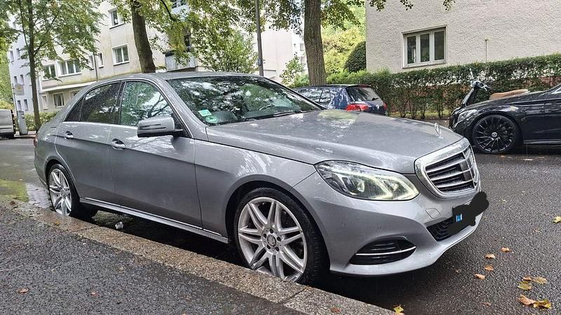 Grau Gebraucht 2014 Mercedes E350 Elegance Limousine | 14.000 € (Guter Preis) - Bild 1/4
