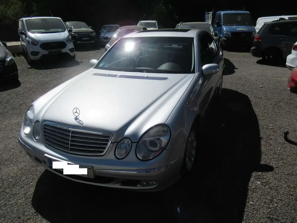 Second-hand Mercedes E200 Elegance 163 CP (119 kW) 2002 Argintiu Berlinǎ