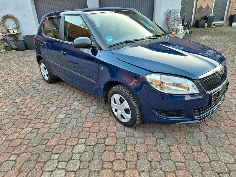 Gebraucht Skoda Fabia 60 PS (44 kW) 2012 Blau Kleinwagen