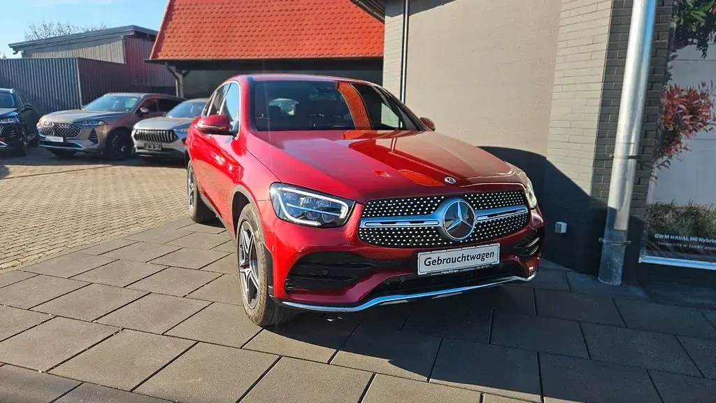 Gebraucht Mercedes GLC300 AMG line 258 PS (189 kW) 2022 Rot Coupé