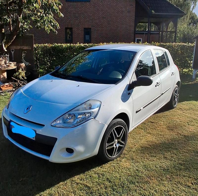 Weiß Gebraucht 2011 Renault Clio II Kleinwagen | 2.450 € - Bild 1/4