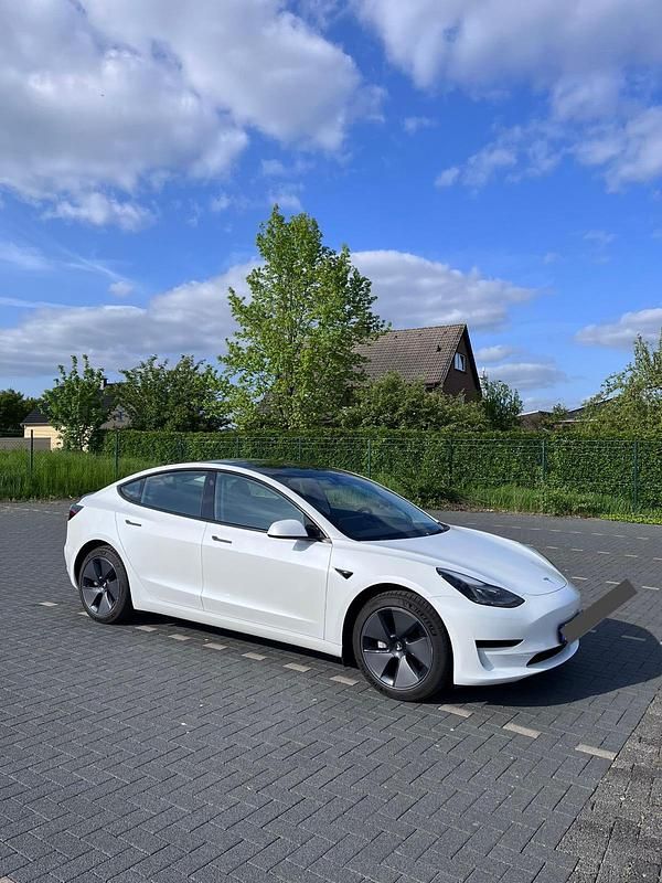 Gebraucht Tesla Model 3 Standard Range Plus 208 kW (283 PS) 2022 Weiß Limousine