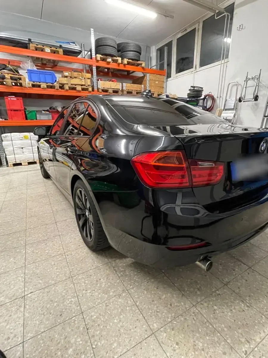Gebraucht BMW 318 Comfort Edition 143 PS (105 kW) 2012 Schwarz Limousine