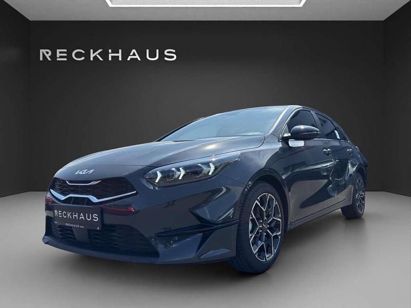 Pentametal (grau) Neu 2025 Kia Ceed 4 Limousine | 27.950 € (Etwas zu teuer) - Bild 1/4