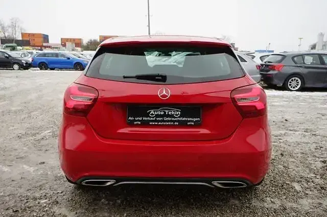 Gebraucht Mercedes A160 102 PS (75 kW) 2016 Rot Limousine