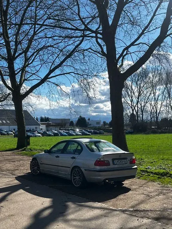 Occasion BMW 318 Basis 118 ch (86 kW) 2001 Argent Berline