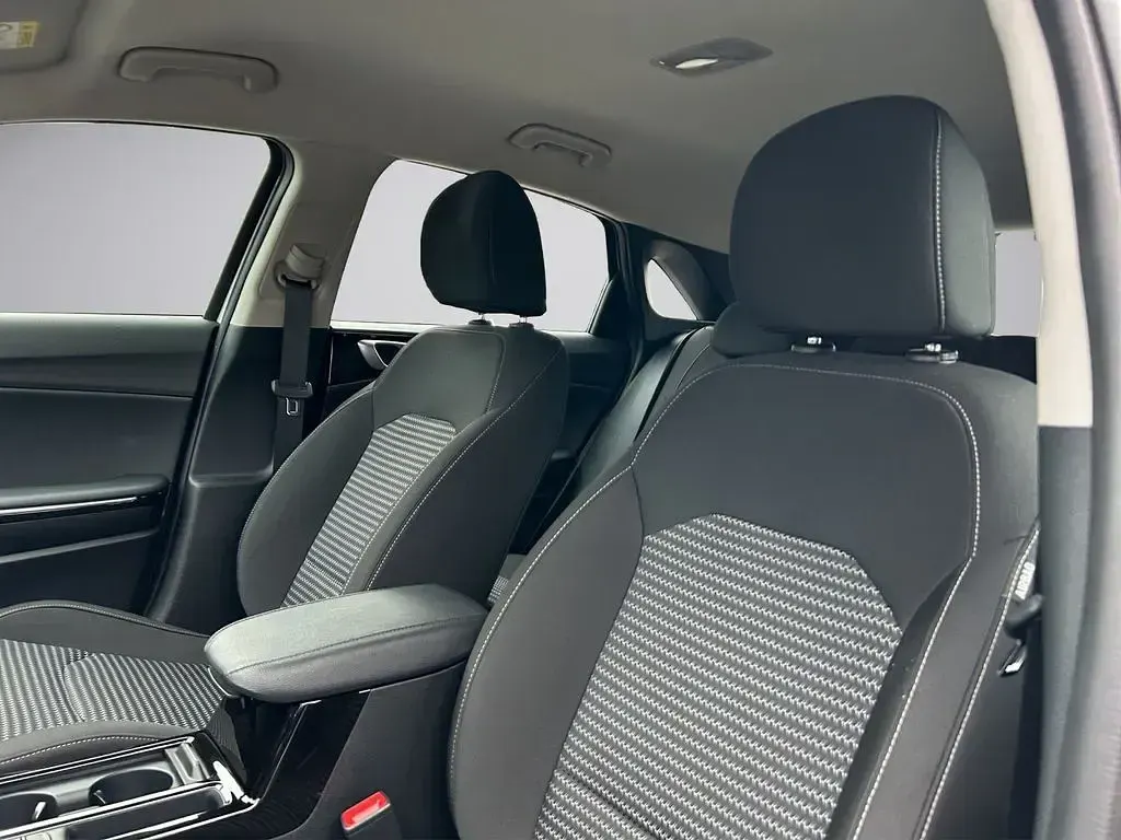 Gebraucht Kia Ceed Spirit 140 PS (102 kW) 2025 Weiß Kleinwagen