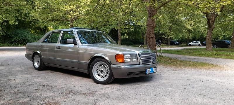 Gebraucht Mercedes E500 223 PS (164 kW) 1987 Silber Limousine