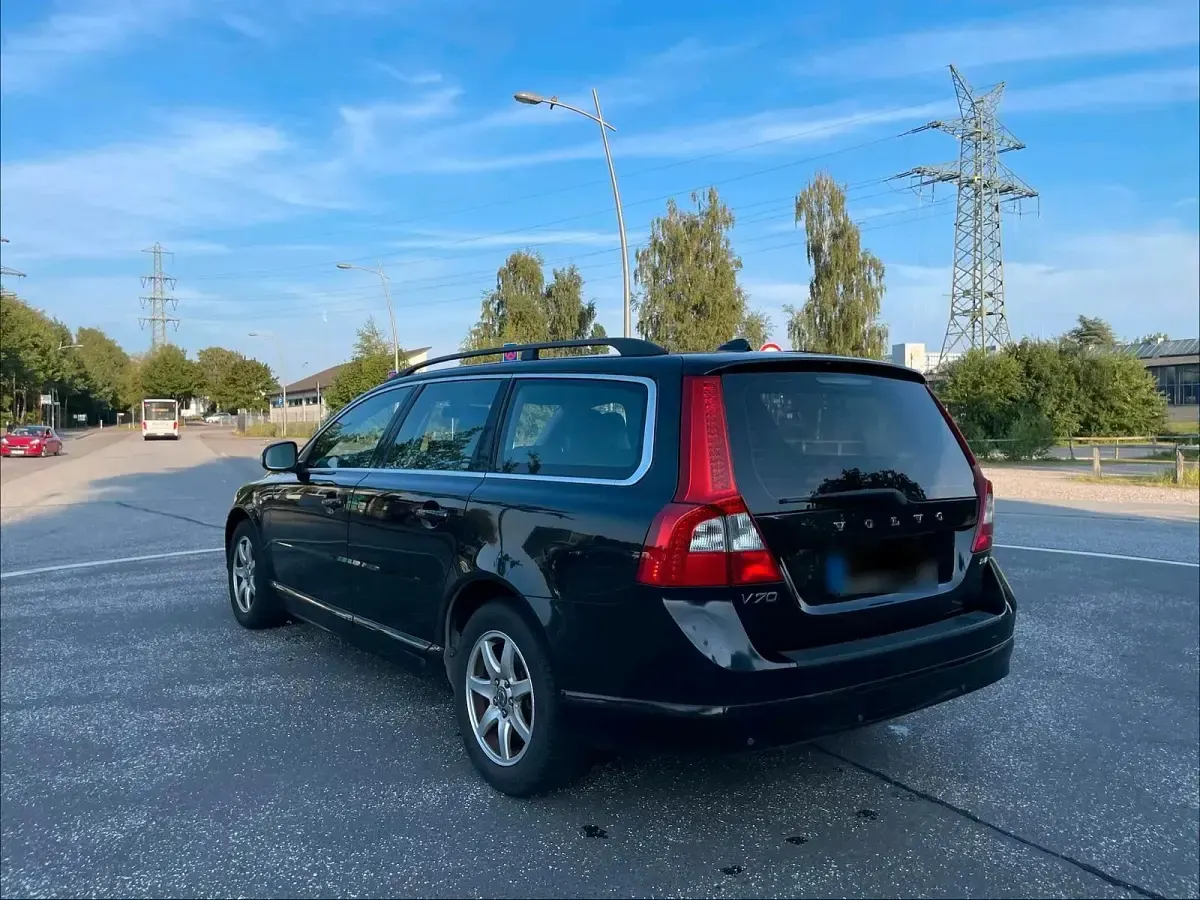 Gebraucht Volvo V70 Momentum 175 PS (128 kW) 2010 Schwarz Kombi
