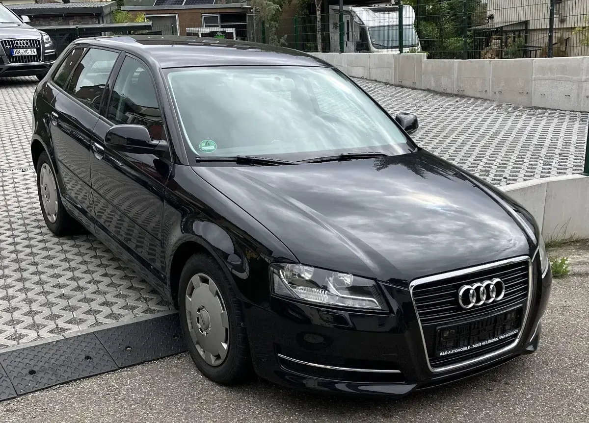 Gebraucht Audi A3 Attraction 90 PS (66 kW) 2013 Schwarz Limousine