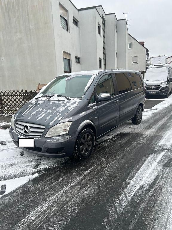 Grau Gebraucht 2012 Mercedes Viano Van / Kleinbus | 11.900 € (Guter Preis) - Bild 1/4
