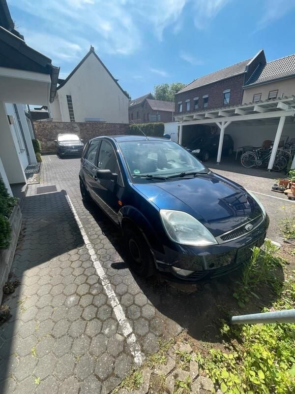 Blau Gebraucht 2003 Ford Fiesta Kleinwagen | 650 € (Superpreis) - Bild 1/4